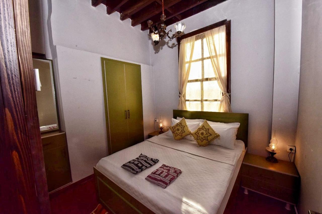 Lords Hostel & Pub Antalya Extérieur photo